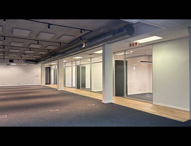631M² OFFICE TO LET IN PINESLOPES